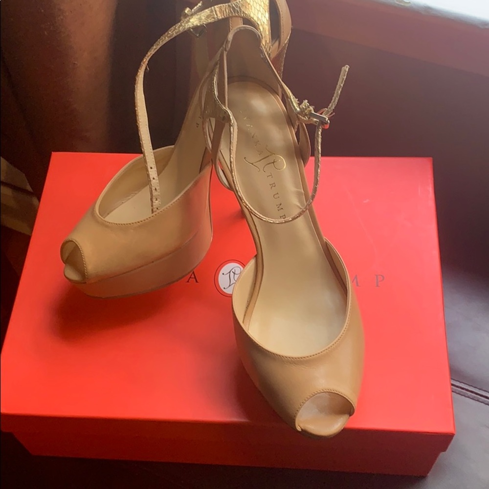 Ivanaka Trump Size 8 Pumps